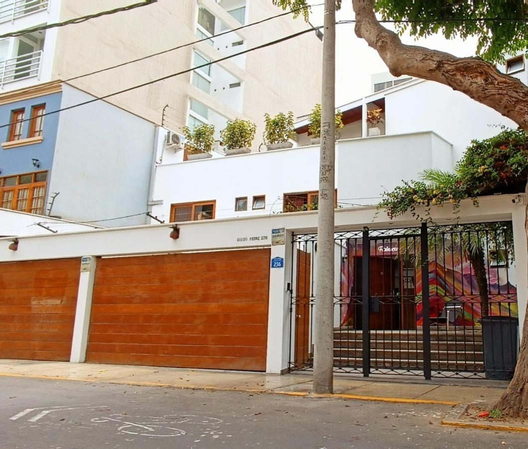 Rainbow Hostel Лима Екстериор снимка