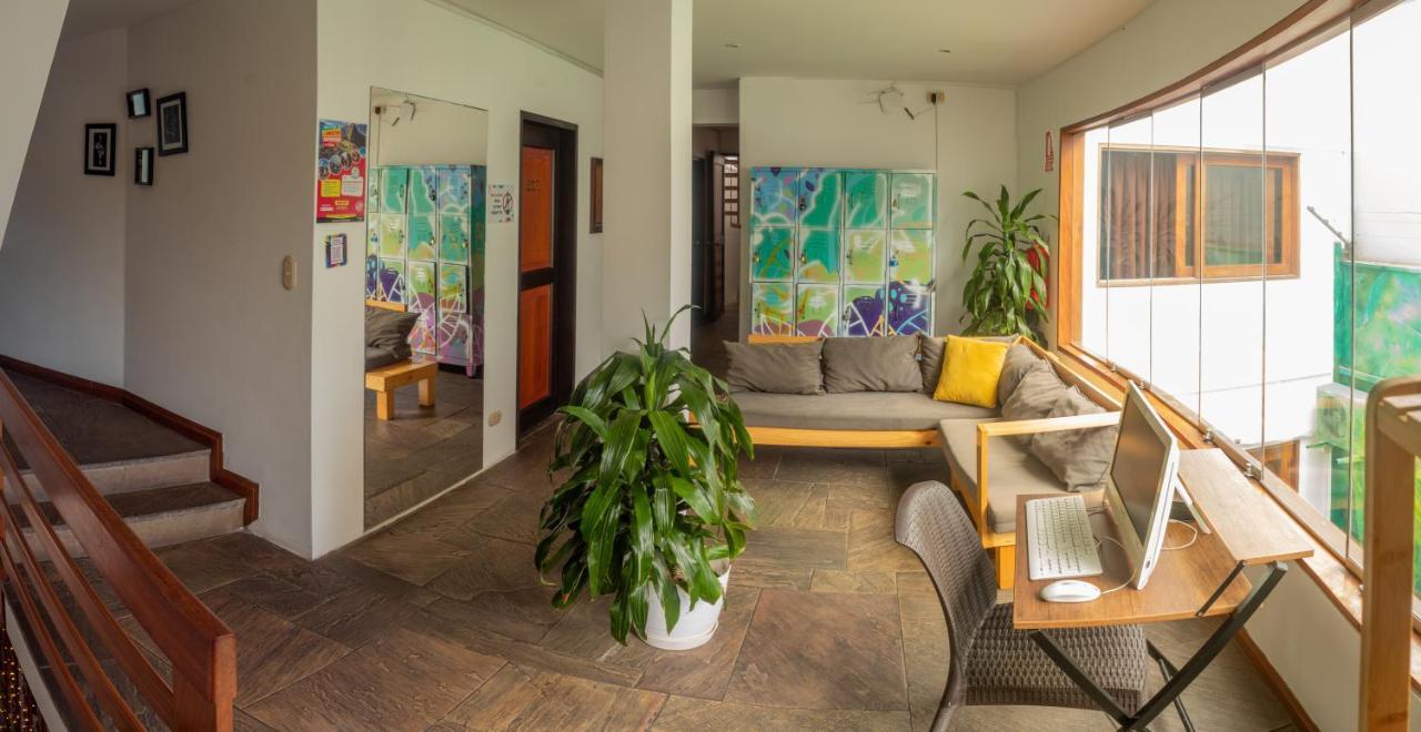 Rainbow Hostel Лима Екстериор снимка